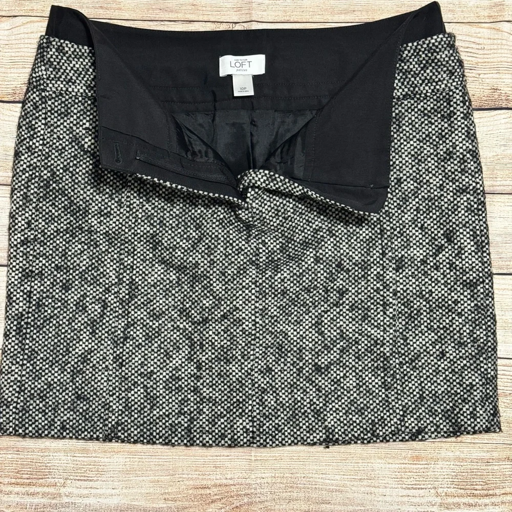LOFT Petites Gray Tweed Mini Skirt – Size 10 Petite - Picture 2 of 3